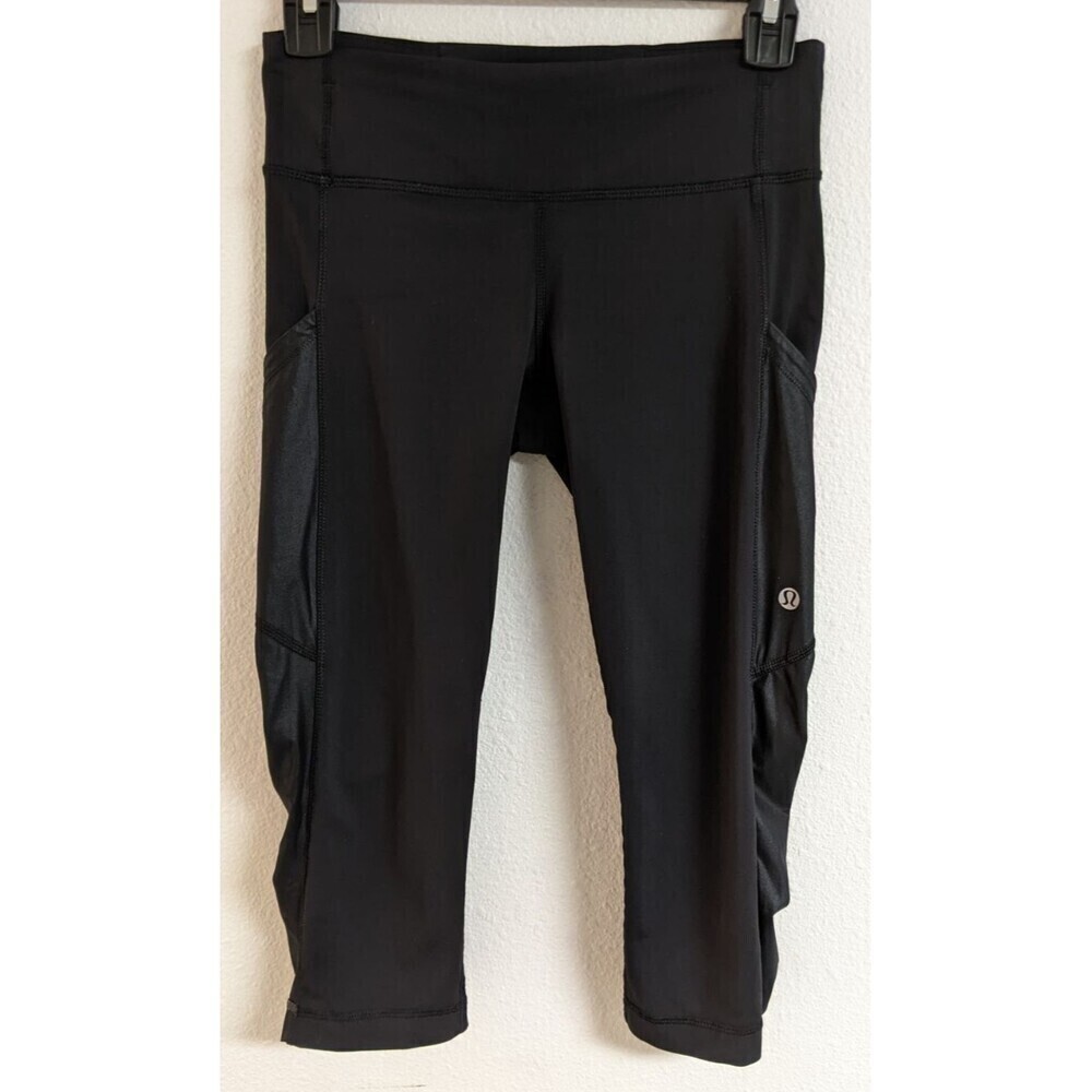 Women's LULULEMON Black Cropped 17" Inseam Athletic Workout Leggings Size 4